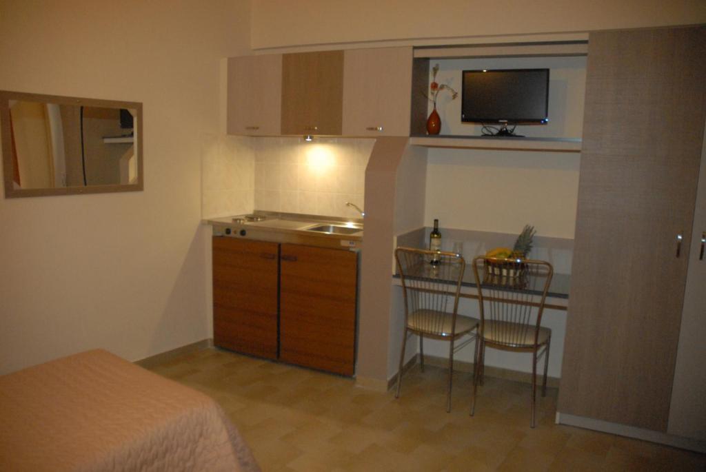 Takis Hotel Apartments Ialysos  Kamer foto