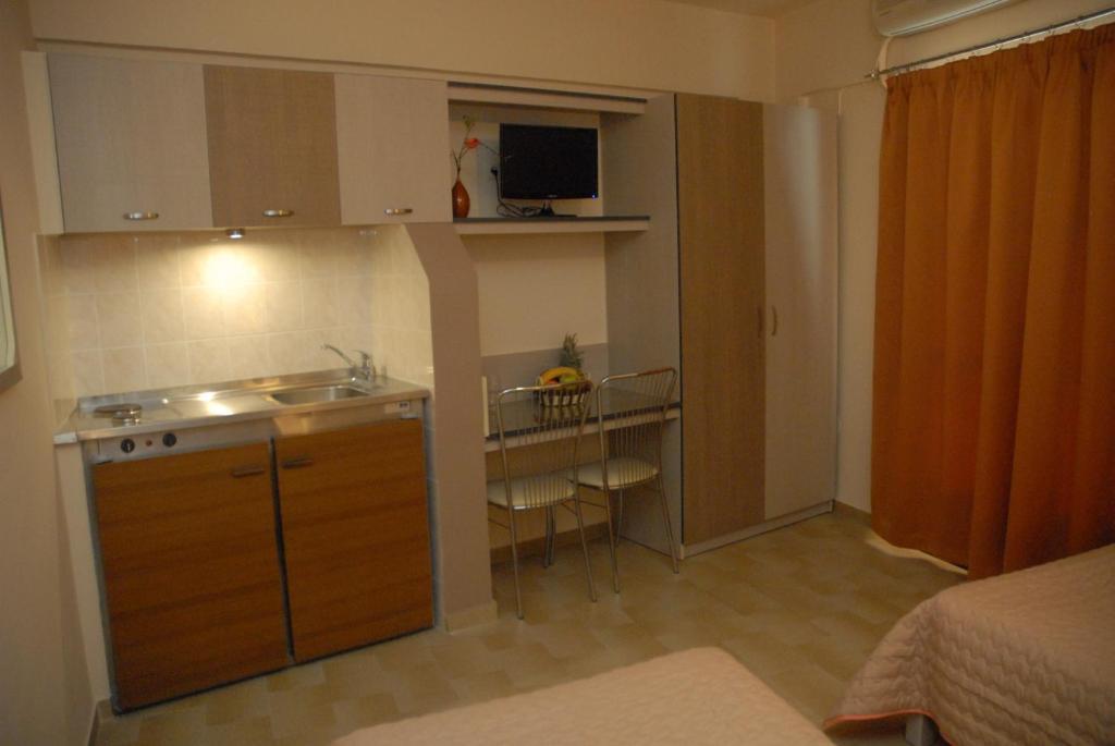 Takis Hotel Apartments Ialysos  Buitenkant foto